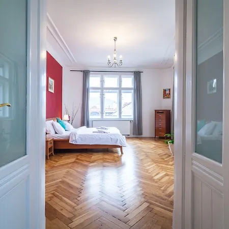Royal Road Appartement *