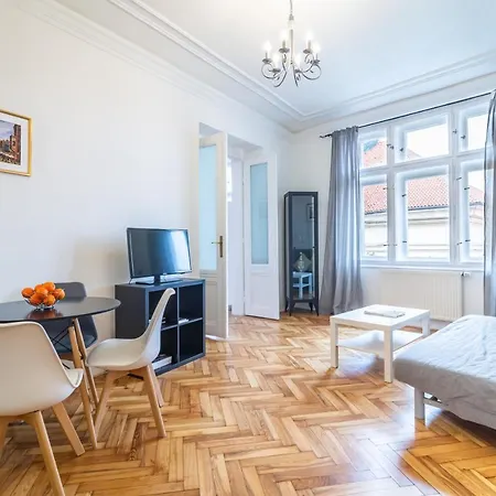 Royal Road Apartment *