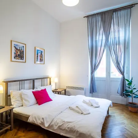 Royal Road Apartment Prague