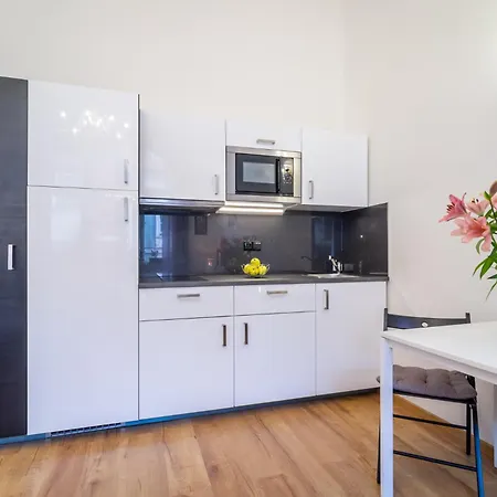 Royal Road Apartment Prague