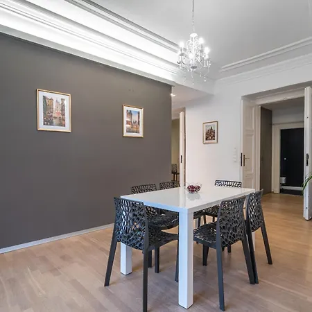 Royal Road Apartment Prague