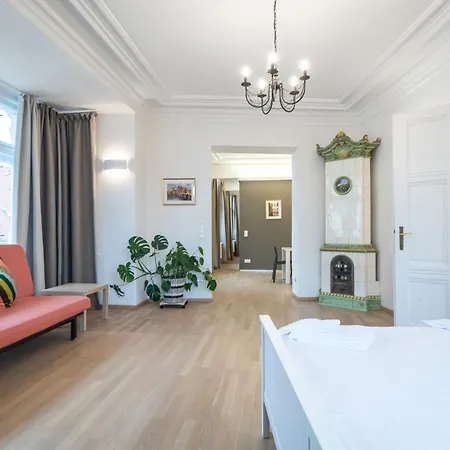 Royal Road Apartment *