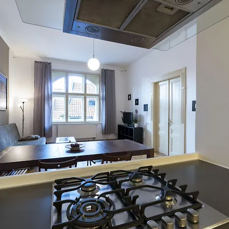 Royal Road Apartment *