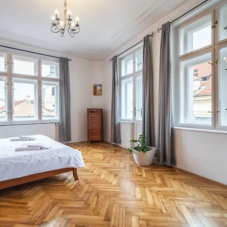 ロイヤル ロード レジデンス プラハ