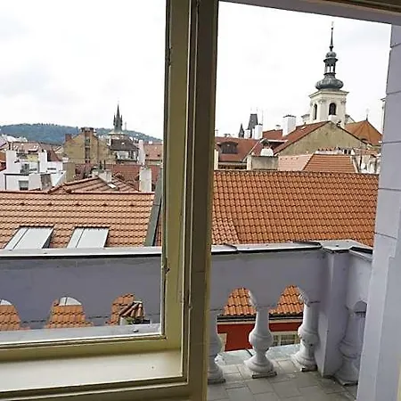 Royal Road Apartment *