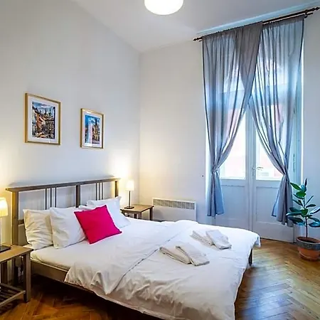 Royal Road Apartment Prague