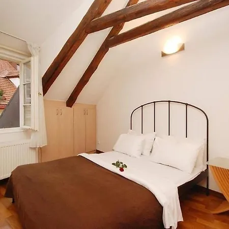 Apartment Royal Road Prag