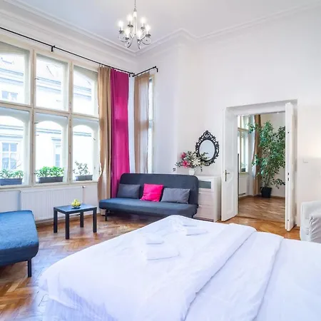 Apartment Royal Road Prag